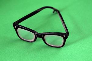 óculos de plástico preto