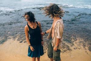 retrato de casal na praia foto