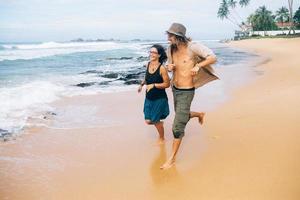 retrato de casal na praia foto