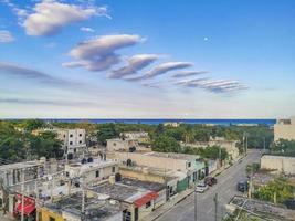 playa del carmen quintana roo méxico 2022 paisagem urbana oceano caribe e vista panorâmica da praia playa del carmen. foto