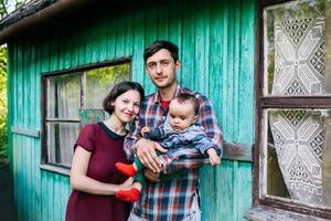 retrato de família ao ar livre foto