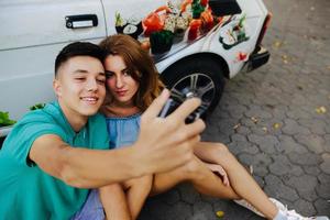 casal retrato ao ar livre foto