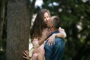 casal retrato ao ar livre foto