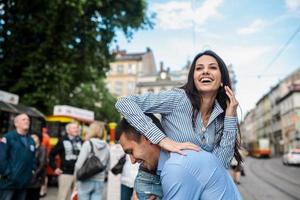 casal na cidade foto