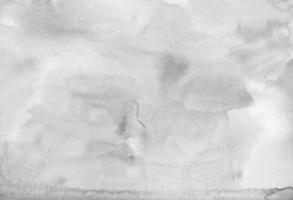 textura de fundo cinza e branco claro em aquarela. manchas monocromáticas no papel. pintura suave abstrata moderna. foto