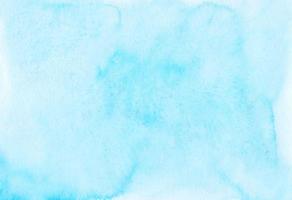 textura de fundo abstrato aquarela azul pastel, pintados à mão. cenário artístico de cor azul céu claro, manchas no papel. papel de parede de pintura aquarela. foto
