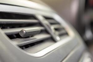 condicionador de ar no carro compacto moderno close-up foto