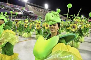 rio de janeiro, rj brasil - 09 de fevereiro de 2018 - desfile da escola de samba no sambodromo. rensacer de jacarepaguá durante festival na rua marques de sapucai. foto