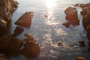 catalão costa brava na cidade de s'agaro, mar mediterrâneo ao amanhecer. foto