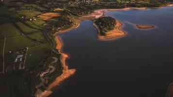 lago de secagem por causa do verão de aquecimento foto