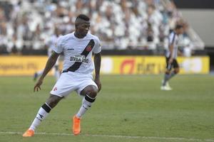 rio, brasil - 01 de abril de 2018 - jogador riascos em partida entre botafogo e vasco pelo campeonato carioca no estádio nilton santos foto