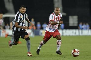 rio, brasil - 06 de março de 2018 - jogador kiesa em partida entre botafogo e bangui pelo campeonato carioca no estádio nilton santos foto