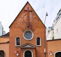 vista frontal de kapuzinerkirche em viena foto