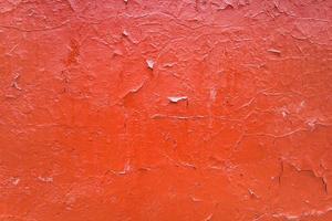parede surrada pintada de vermelho foto