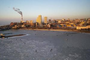 vladivostok, rússia. vista aérea da paisagem urbana. foto