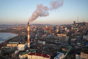 vladivostok, rússia. vista aérea da paisagem urbana. foto