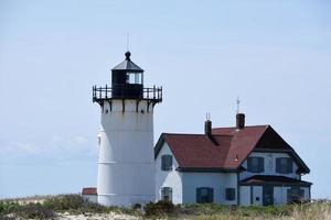 farol e casa dos guardiões em cape cod foto