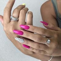 design multicolorido brilhante de manicure. foto