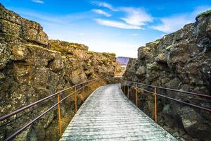 pingvellir, ou thingvellir, um local do parque nacional histórico e cultural no sudoeste da islândia, fronteira entre a placa tectônica norte-americana e a eurasiana foto