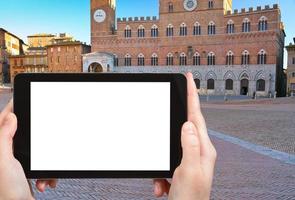 fotografias turísticas piazza del campo em siena, itália foto