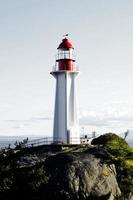 farol branco e vermelho foto