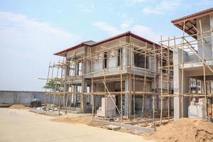 casa em construção com estrutura de bloco de concreto aerado autoclavado no canteiro de obras foto