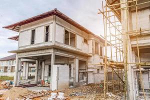 construção residencial nova casa em andamento no canteiro de obras foto