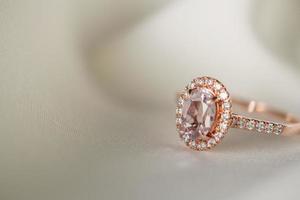 jóias anel de diamante de casamento close-up foto