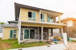 construção residencial nova casa em andamento no canteiro de obras foto