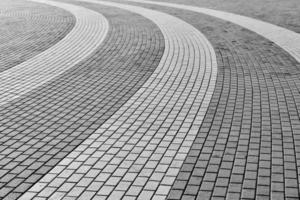 estrada de telha de círculo. pavimentadoras de pedra no parque da cidade foto