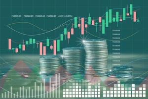 gráfico do mercado financeiro de ações e linhas de conceito de moedas linhas de moedas alinhadas há um gráfico mostrando crescimento e economia para planejar gastos independentes foto