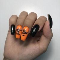 design de unhas laranja de halloween outono na moda foto