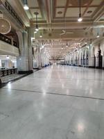 meca, arábia saudita, outubro de 2022 - bela vista interna de safa e marwa em masjid al haram, meca. foto