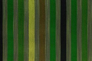 textura e fundo de estofamento de poliéster plano verde listrado verticalmente foto