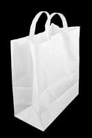 saco de papel branco usado com alças isoladas em fundo preto foto