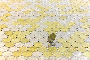 fundo de telha de moedas de um rubl com perspectiva foto