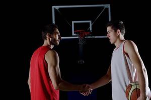 jogador de basquete em ação foto