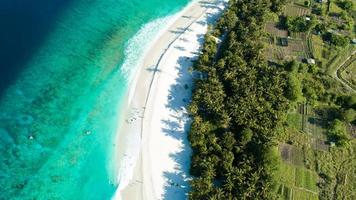 praia nas ilhas maldivas