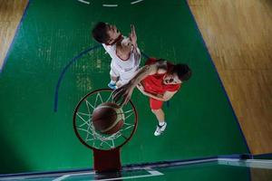 jogador de basquete em ação foto