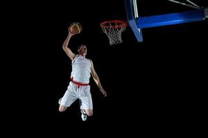 jogador de basquete em ação foto