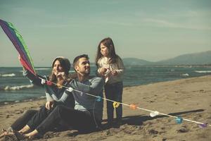 família feliz aproveitando as férias durante o dia de outono foto