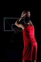 jogador de basquete em ação foto