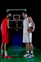 jogador de basquete em ação foto