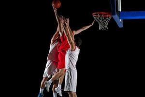 jogador de basquete em ação foto