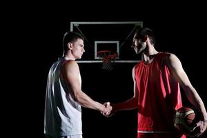 jogador de basquete em ação foto