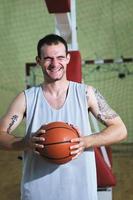 retrato de jogador de jogo de bola de basquete foto