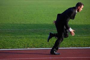 homem de negócios pronto para correr foto