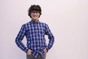 retrato de adolescente árabe inteligente com óculos foto