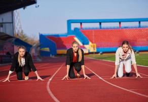 mulher de negócios pronta para correr foto