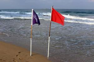 bandeira em um parque da cidade na costa mediterrânea em israel. foto